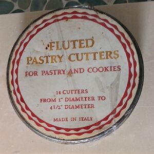 Italian Fluted Pastry Cutters Set - Red and White